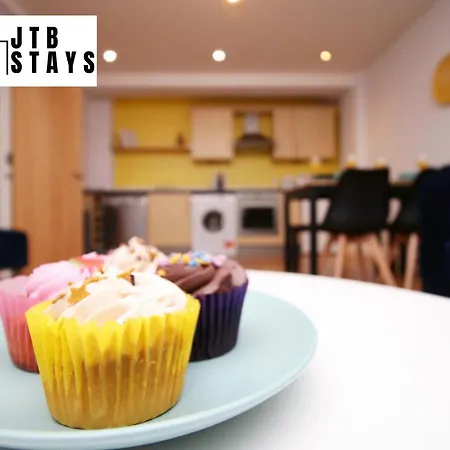 Spacious 1 Bedroom By Jtb Stays Short Lets & Serviced With Wifi