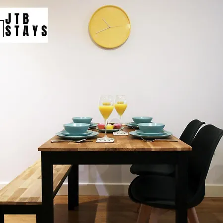 Apartment Spacious 1 Bedroom By Jtb Stays Short Lets & Serviced With Wifi
