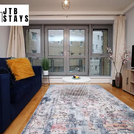 Spacious 1 Bedroom By Jtb Stays Short Lets & Serviced With Wifi Apartment
