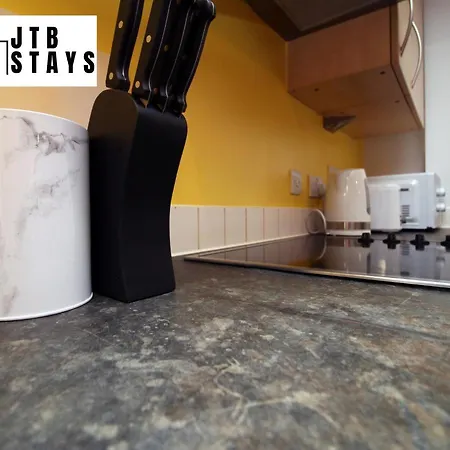 Spacious 1 Bedroom By Jtb Stays Short Lets & Serviced With Wifi * Bristol